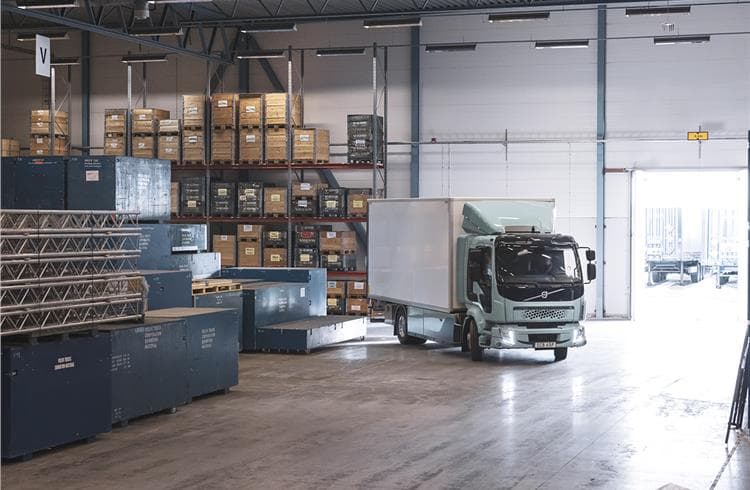 Volvo rolls out medium-duty electric trucks with longer range 1_72536d03c1.jpg