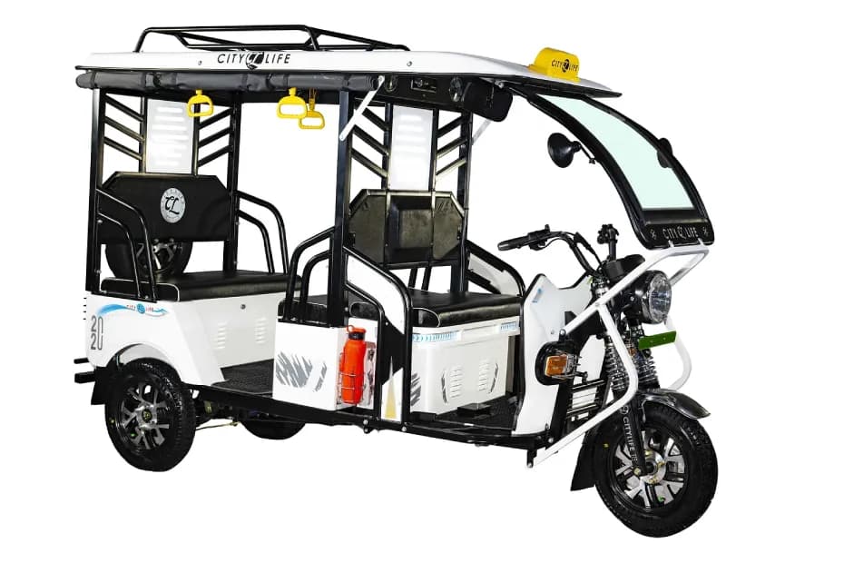 City Life Butterfly XV850 2022 White Color