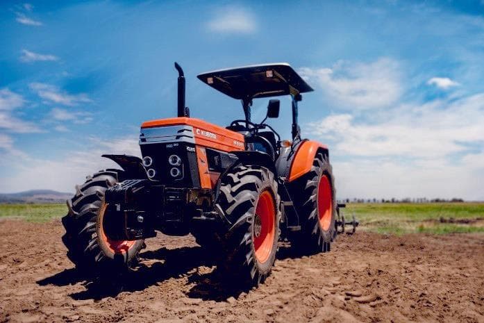 Kubota_tractor_82e0c18c85.jpg