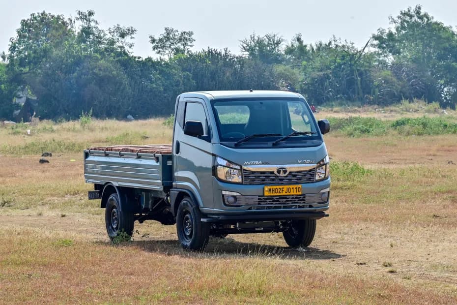 Tata Intra V70 Front Right Side Tata Intra V70 Front Right Side
