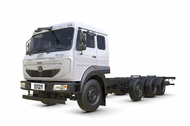 Tata LPT 3518 Cowl.webp