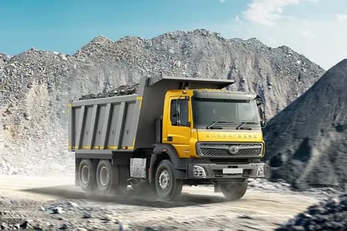 BharatBenz 2832CM Front Right Side