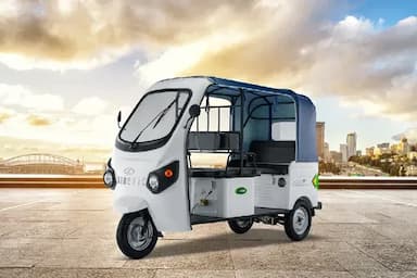 Kinetic Safar Smart