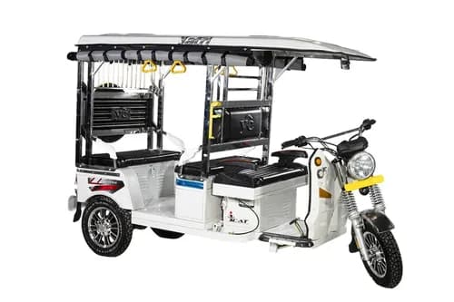 YC Electric Yatri Deluxe White Colour