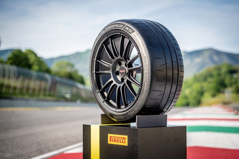 पिरेली ने P Zero Trofeo RS लॉन्च किया: जो इसके उच्च प्रदर्शन वाले सेमी-स्लीक टायर का नवीनतम संस्करण है। tyres_f2b2401ae7.jpg