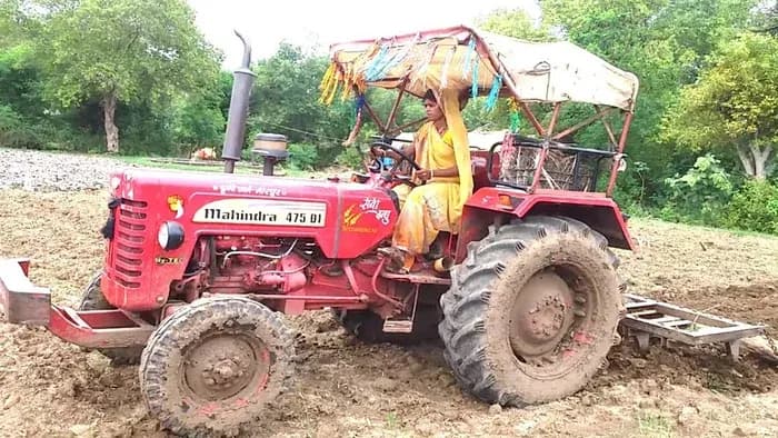 women-tractor-training.webp