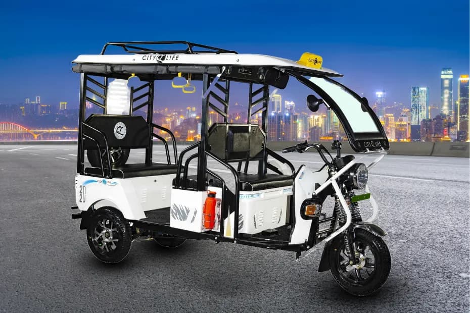 City Life Butterfly XV850 2022 Right Side