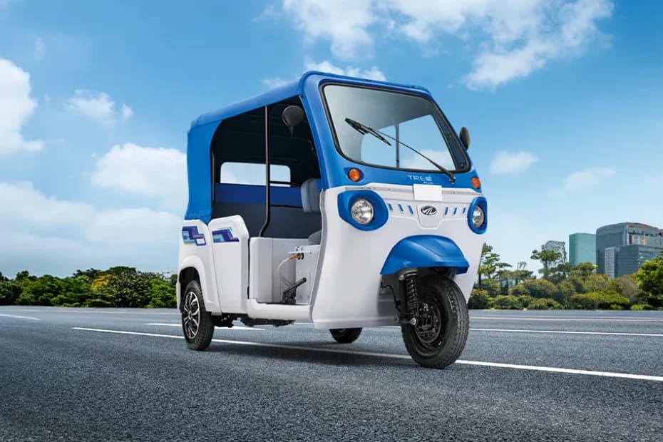 Mahindra Treo Plus Right Front Three Quarter