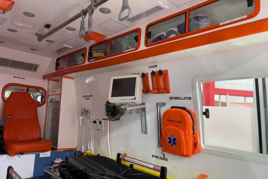 SML Mahindra GS Ambulance