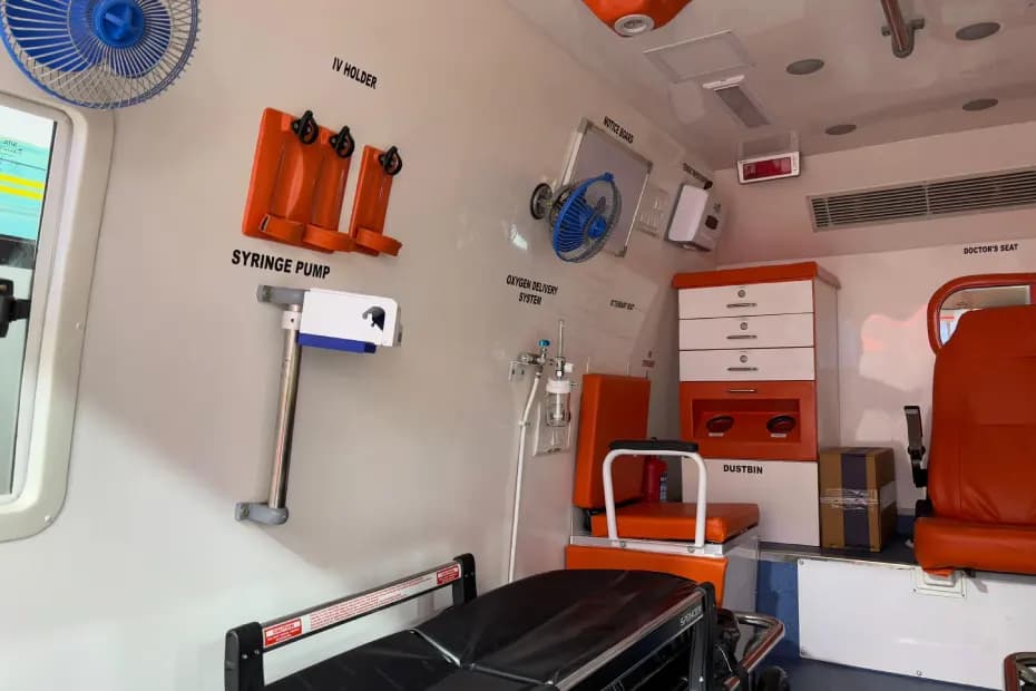 SML Mahindra GS Ambulance