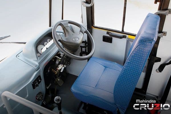 Mahindra Cruzio Staff Bus 2750 Mahindra Cruzio Staff Bus 2750