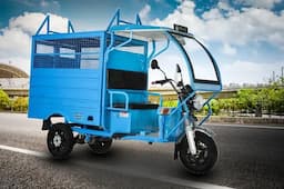 City Life Closed Body Loader XV Max