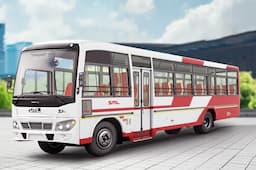 SML Mahindra S7