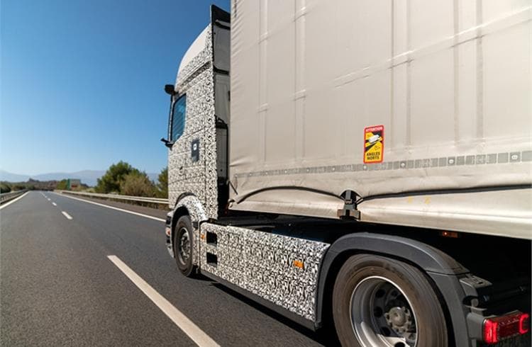 Mercedes-Benz Pioneers Sustainability and Performance: Tests eActros 600 in Extreme Spanish Heat 1_f2952ed93e.jpg