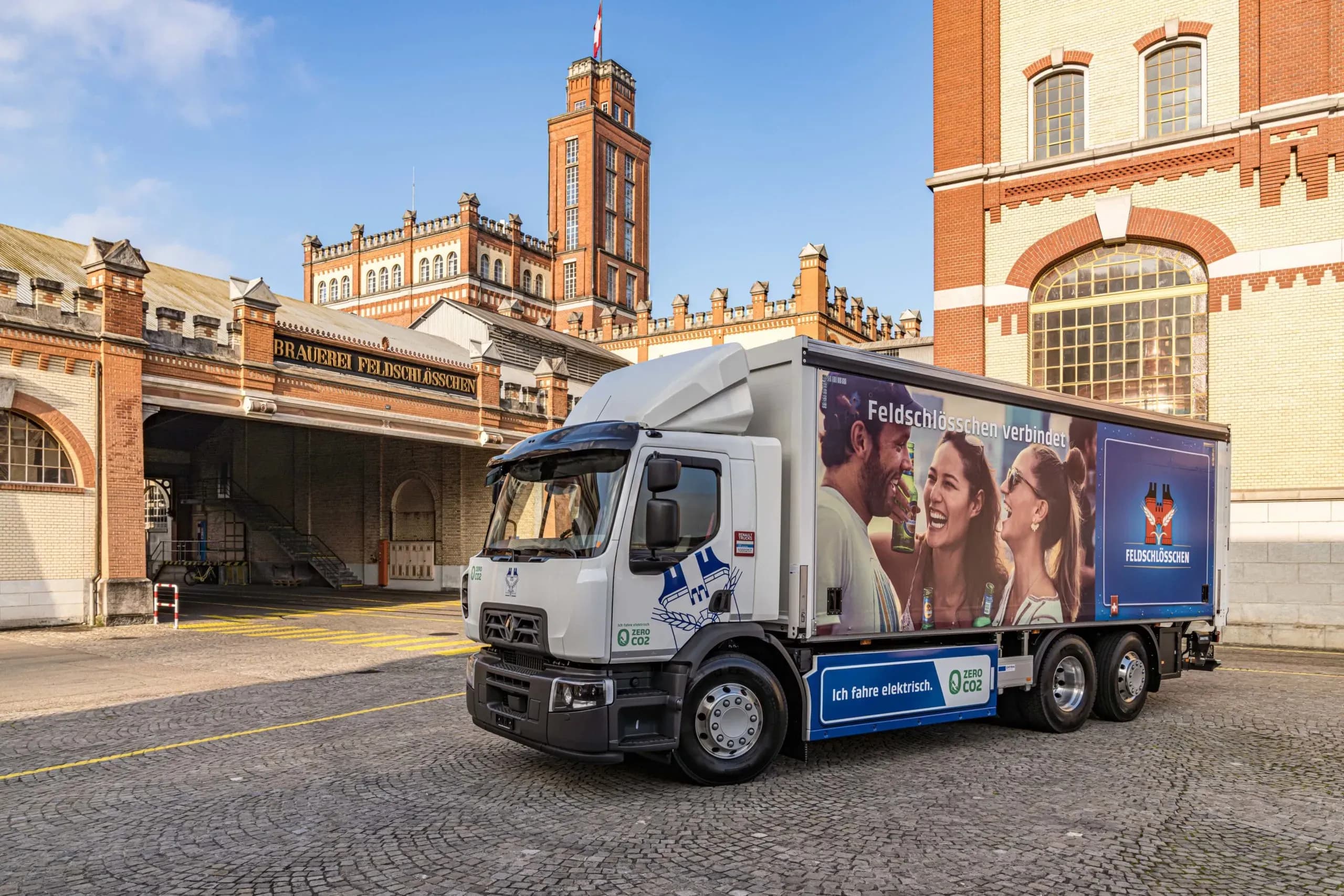 renault-trucks-20-d-wide-ze-cmv360.com.jpg