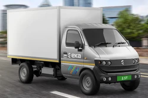 EKA 2.5T Right Front Three Quarter EKA 2.5T Right Front Three Quarter