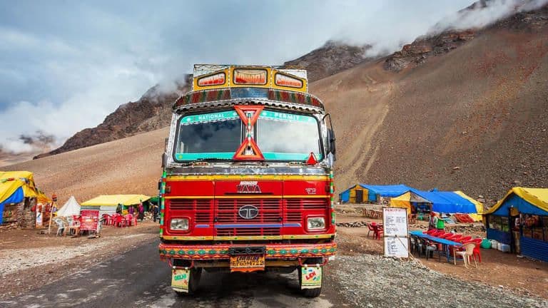 Union Minister Nitin Gadkari has signed a file stating that all trucks must have AC cabins from 2025 truck_41c9054c83.jpg