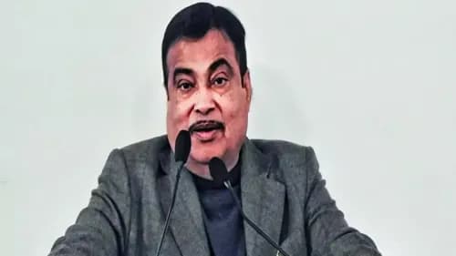 Gadkari Urges Tractor Makers to Adopt Alternative Fuel Technology Gadkari Urges Tractor Makers to Adopt Alternative Fuel Technology
