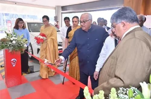 MRF ने मुंबई में नया टायरेड्रोम शोरूम और सर्विस सेंटर लॉन्च किया MRF Launches New Tyredrome Showroom and Service Center in Mumbai