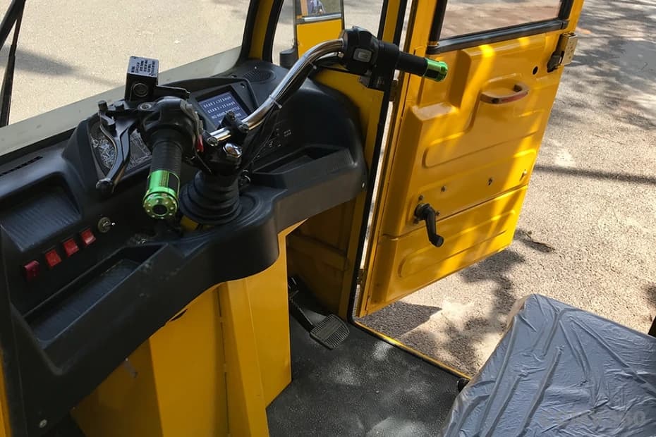 3ev Shakti 8 Handlebar Controls and Dashboard 3ev Shakti 8 Handlebar Controls and Dashboard