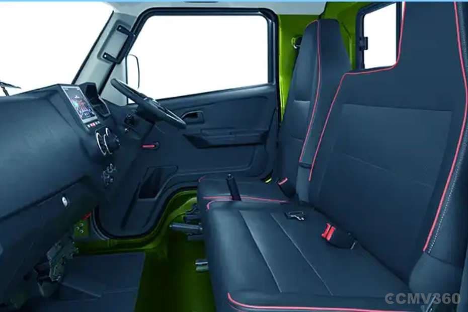 AC Walkthrough Cabin with Adjustable Seat & Drive Modes AC Walkthrough Cabin with Adjustable Seat & Drive Modes
