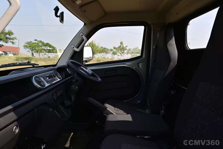 Comfortable wide cabin with ergonomic seating Comfortable wide cabin with ergonomic seating